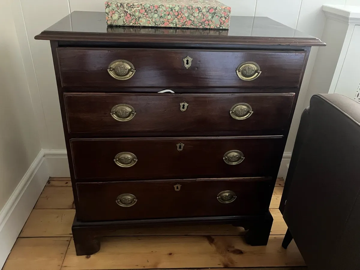 Chairs, furniture, clocks - Image 3