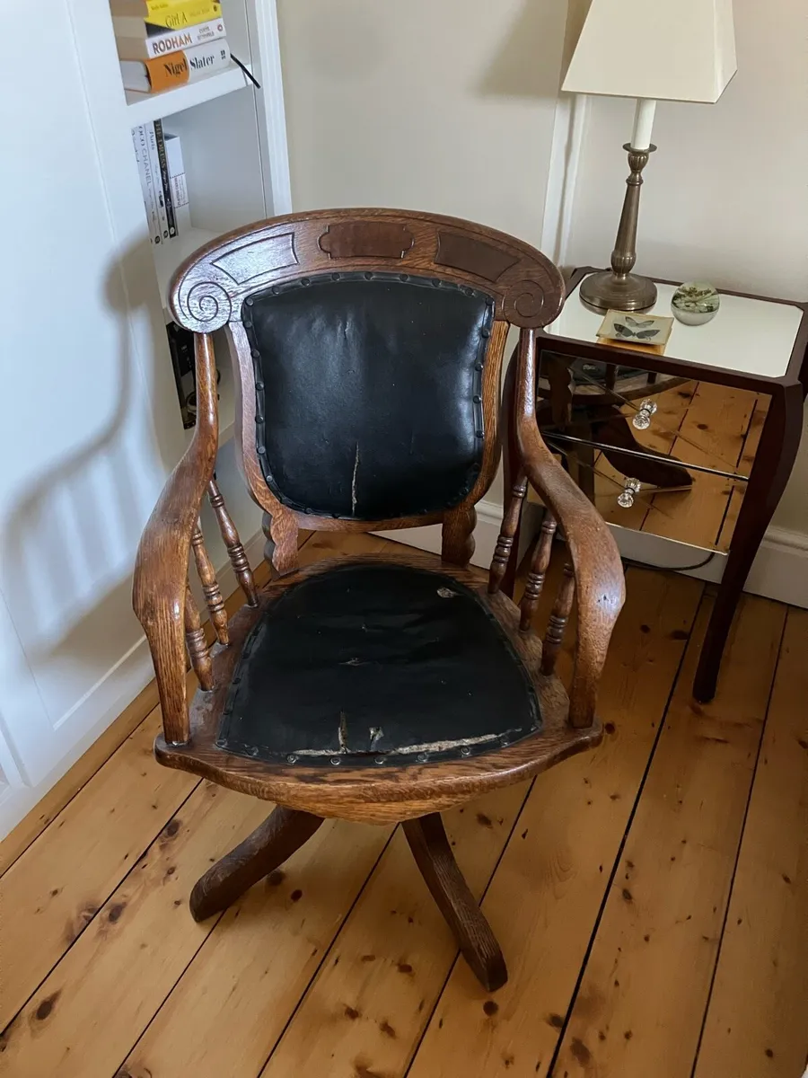 Chairs, furniture, clocks - Image 4