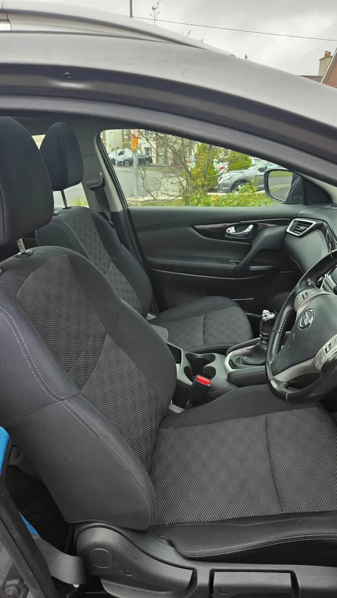 Nissan Qashqai 2016 Panoramic Roof - Image 4