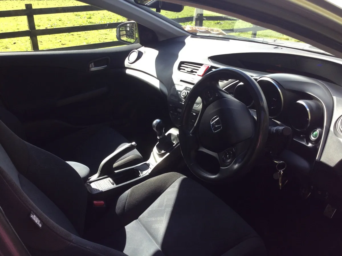 Honda Civic 2014 - Image 2