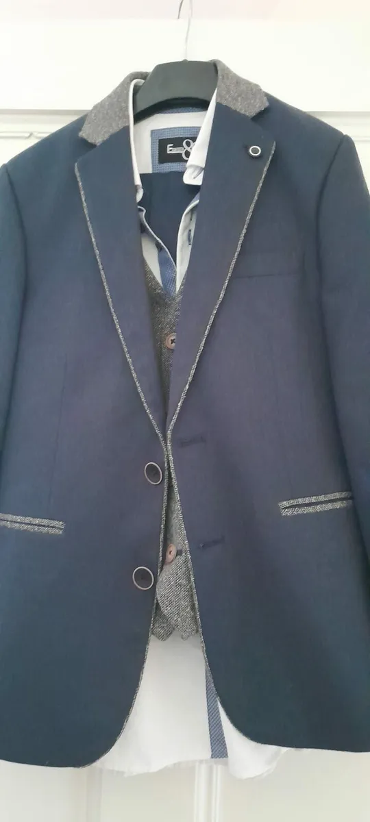 Child's suit - Image 1