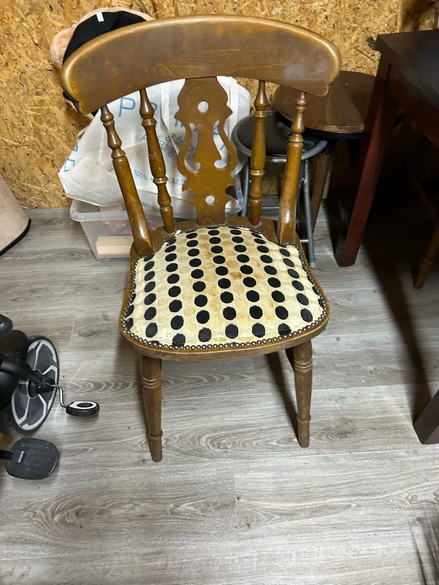 Bar stools and tables - Image 4