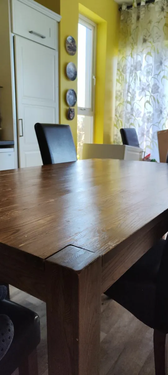 Oak very heavy Kitchen table with 5 later chair - Image 3