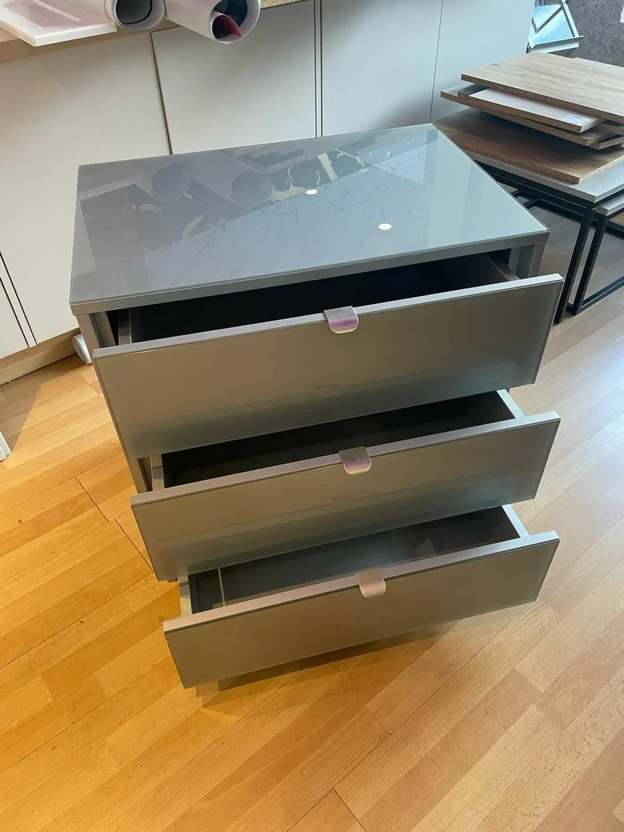 Three drawers free standing unit. - Image 2