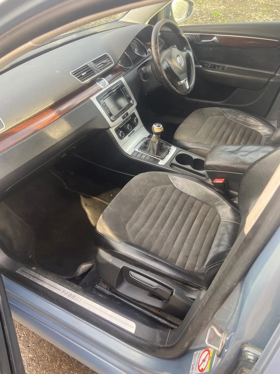 Volkswagen Passat 2011 - Image 4