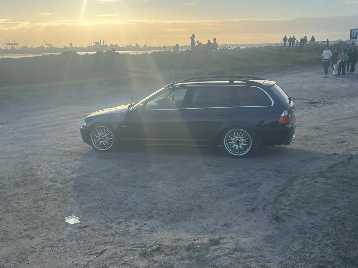 BMW E46 330i Manual Touring / Estate - Image 1