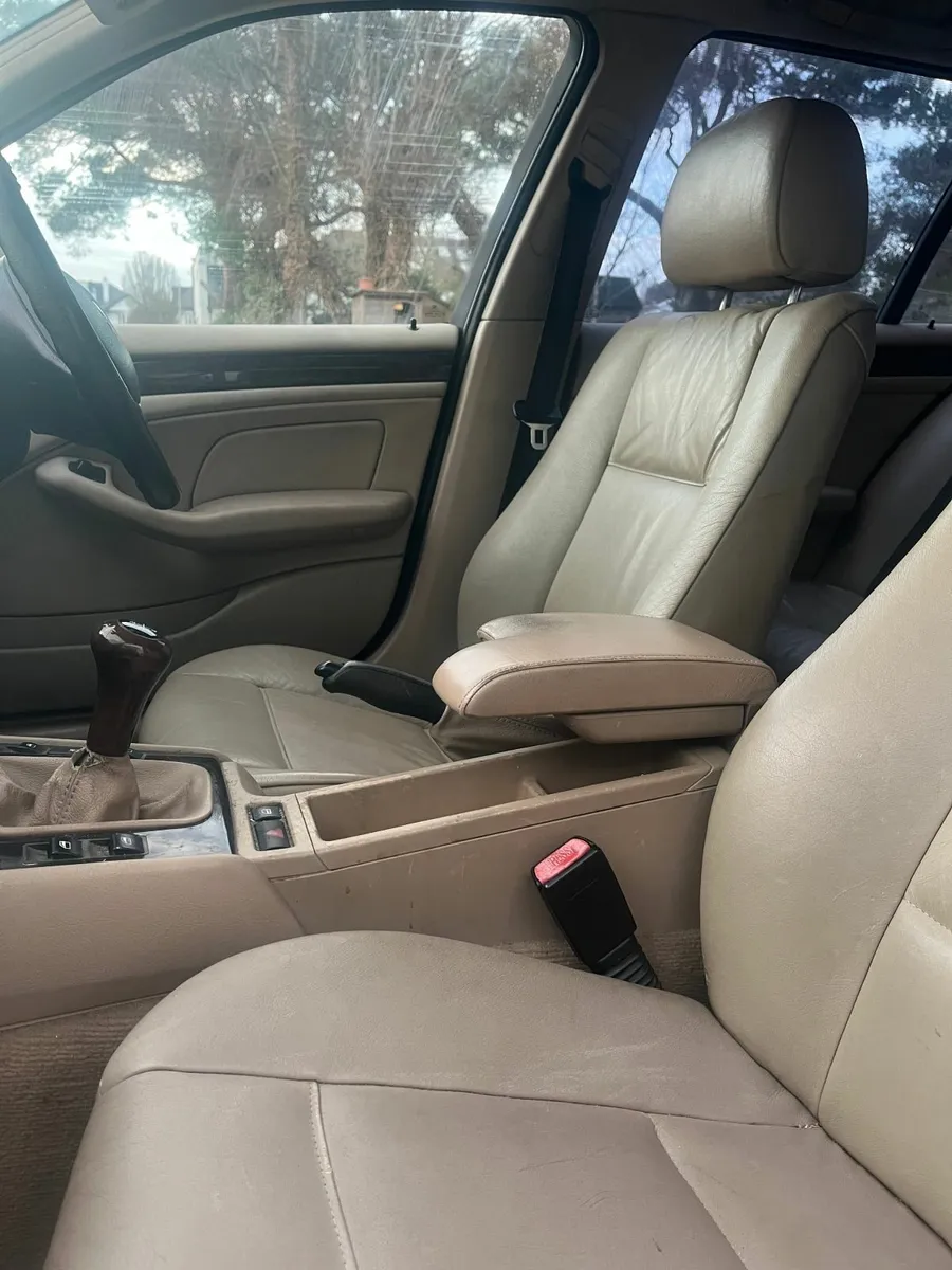 BMW E46 330i Manual Touring / Estate - Image 4
