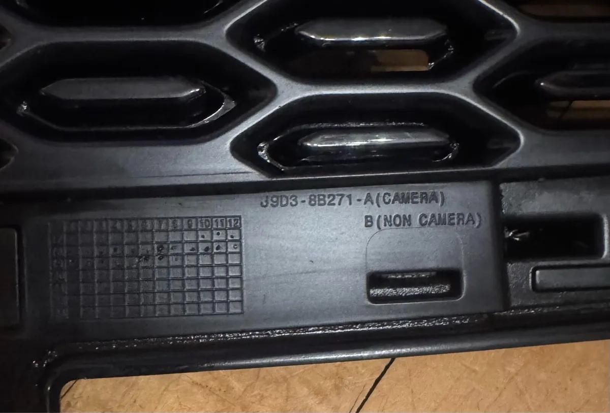 Jaguar Ipace front bumper grill - Image 4