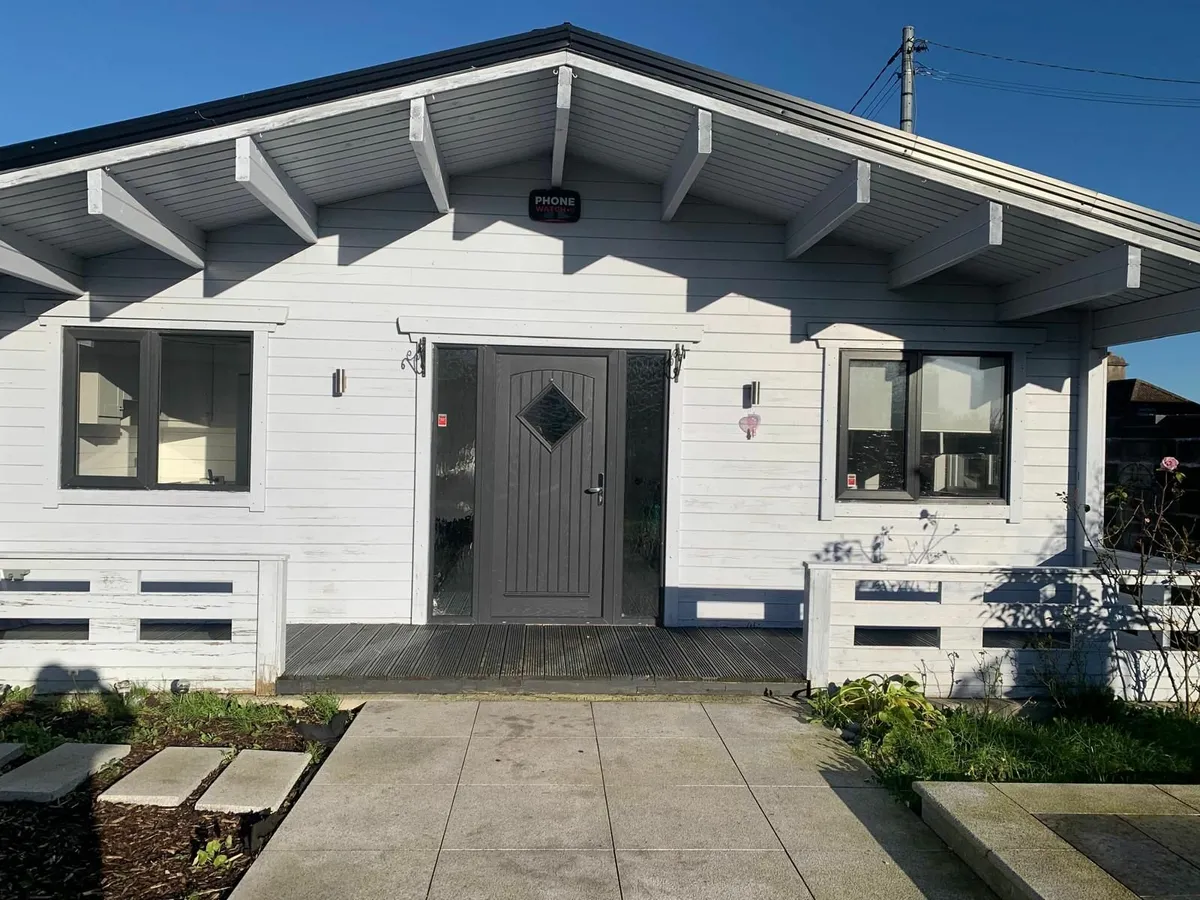 Login Cabin - Image 1