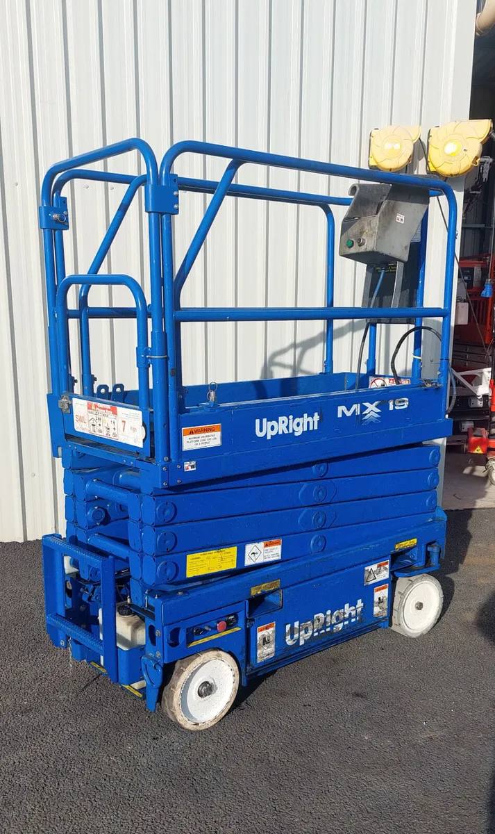 Scissor Lift Upright MX 19 - Image 3