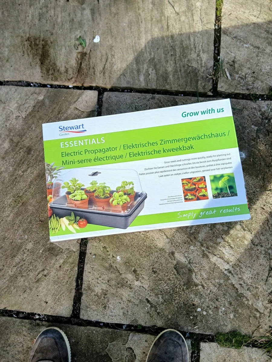 Garden equipment - Image 1