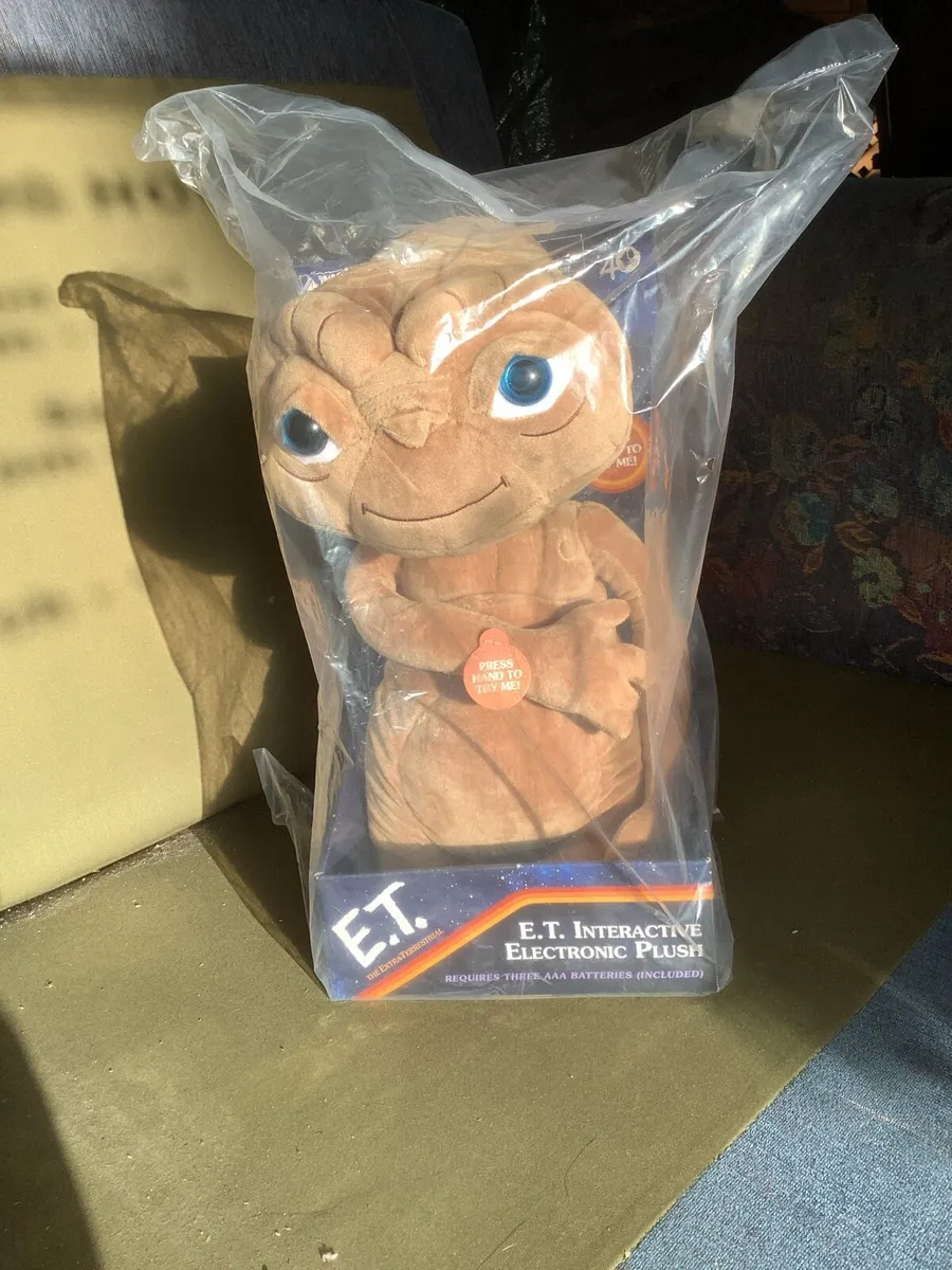BRAND NEW LARGE ET IN SEALED PACK. - Image 1