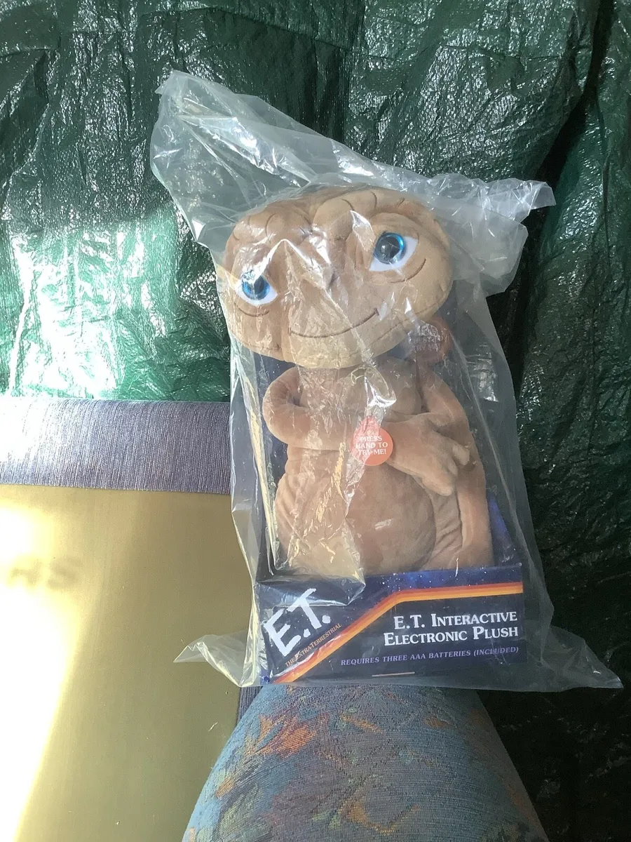 BRAND NEW LARGE ET IN SEALED PACK. - Image 3