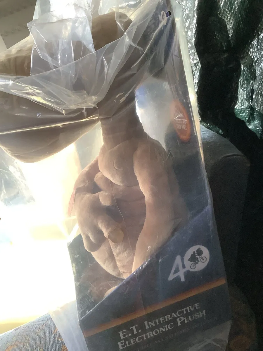BRAND NEW LARGE ET IN SEALED PACK. - Image 4