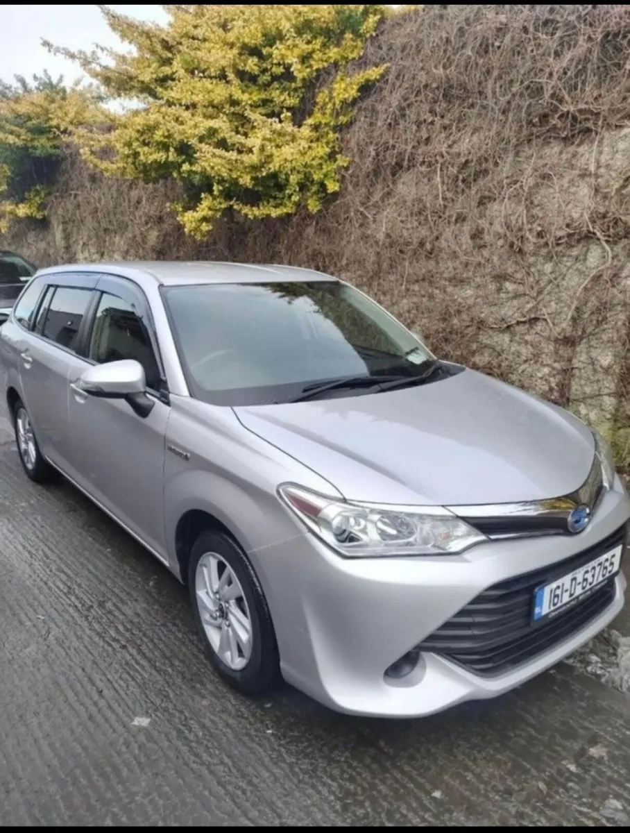 Toyota Corolla Hybrid Estate 2016-1.5L Automatic - Image 1