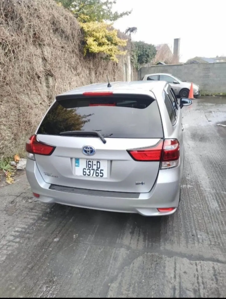 Toyota Corolla Hybrid Estate 2016-1.5L Automatic - Image 2