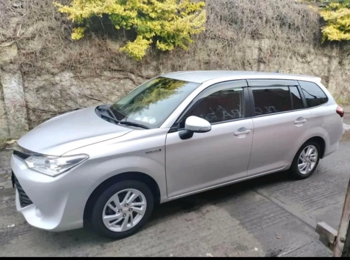 Toyota Corolla Hybrid Estate 2016-1.5L Automatic - Image 3