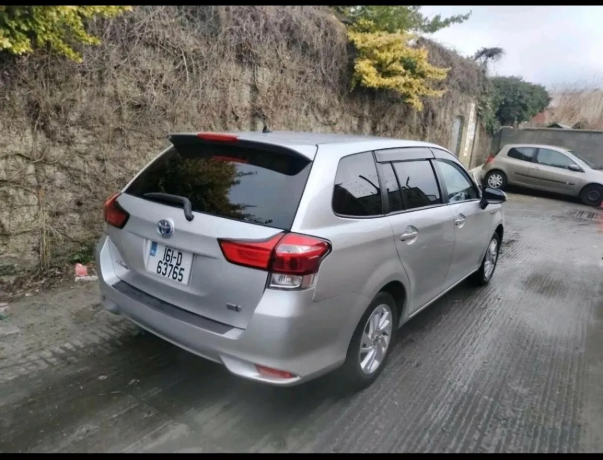 Toyota Corolla Hybrid Estate 2016-1.5L Automatic - Image 4