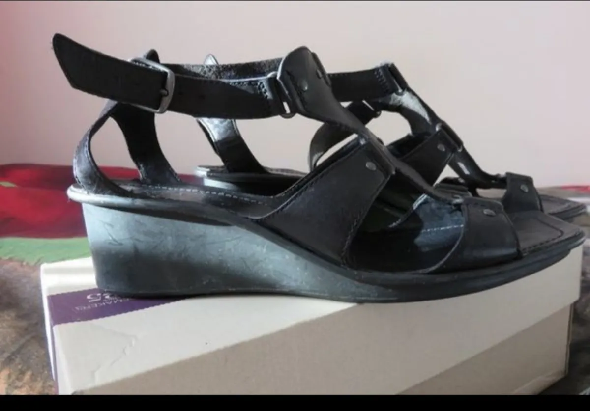 Clarks wedge sandals  UK 7 - Image 3