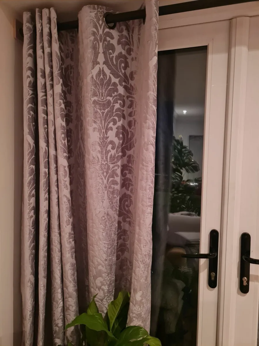 Curtains - Image 1