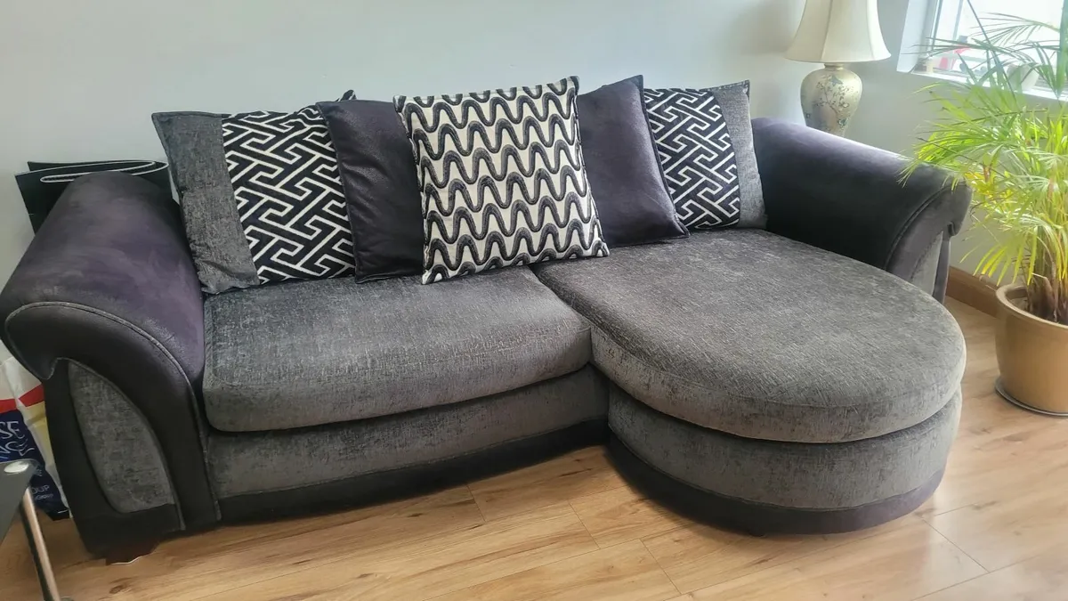 Sofa Large 4 seater - Image 1