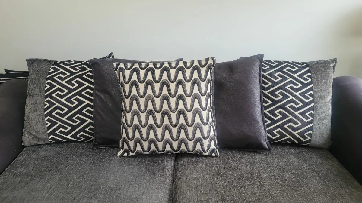 Sofa Large 4 seater - Image 2