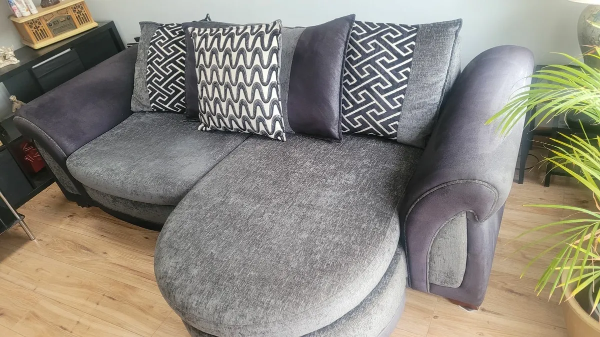 Sofa Large 4 seater - Image 4