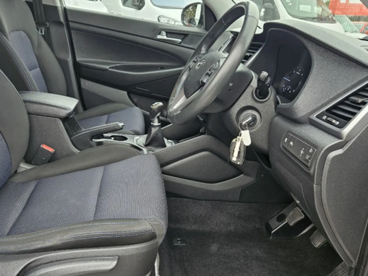 Hyundai Tucson 1.7 Crdi SE NAV Bl/dr 5DR - Image 3