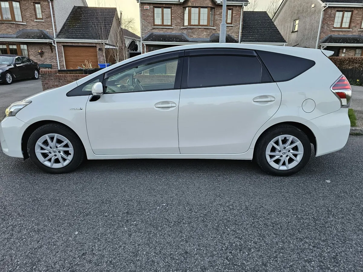 Toyota prius plus - Image 2