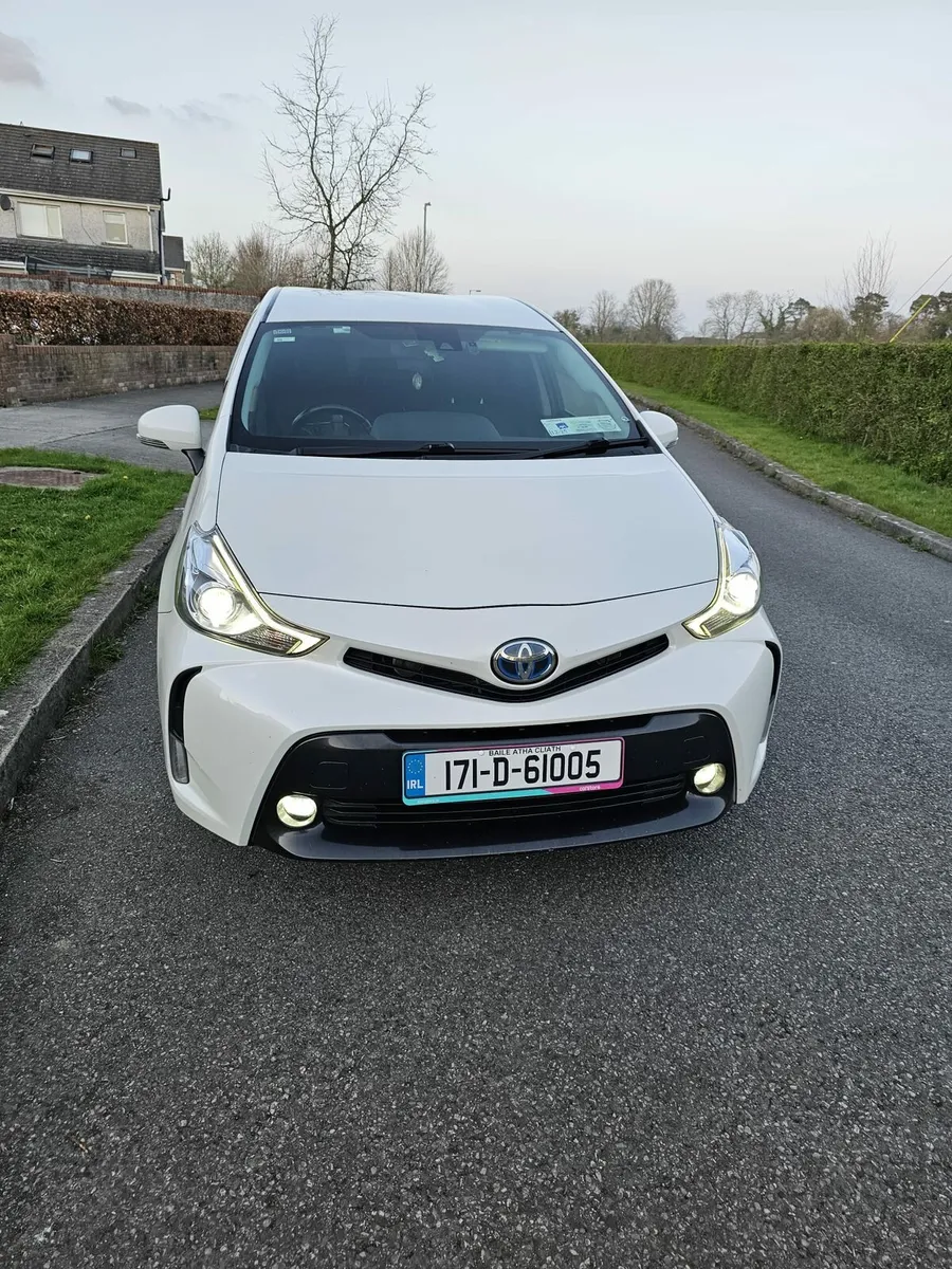 Toyota prius plus - Image 1