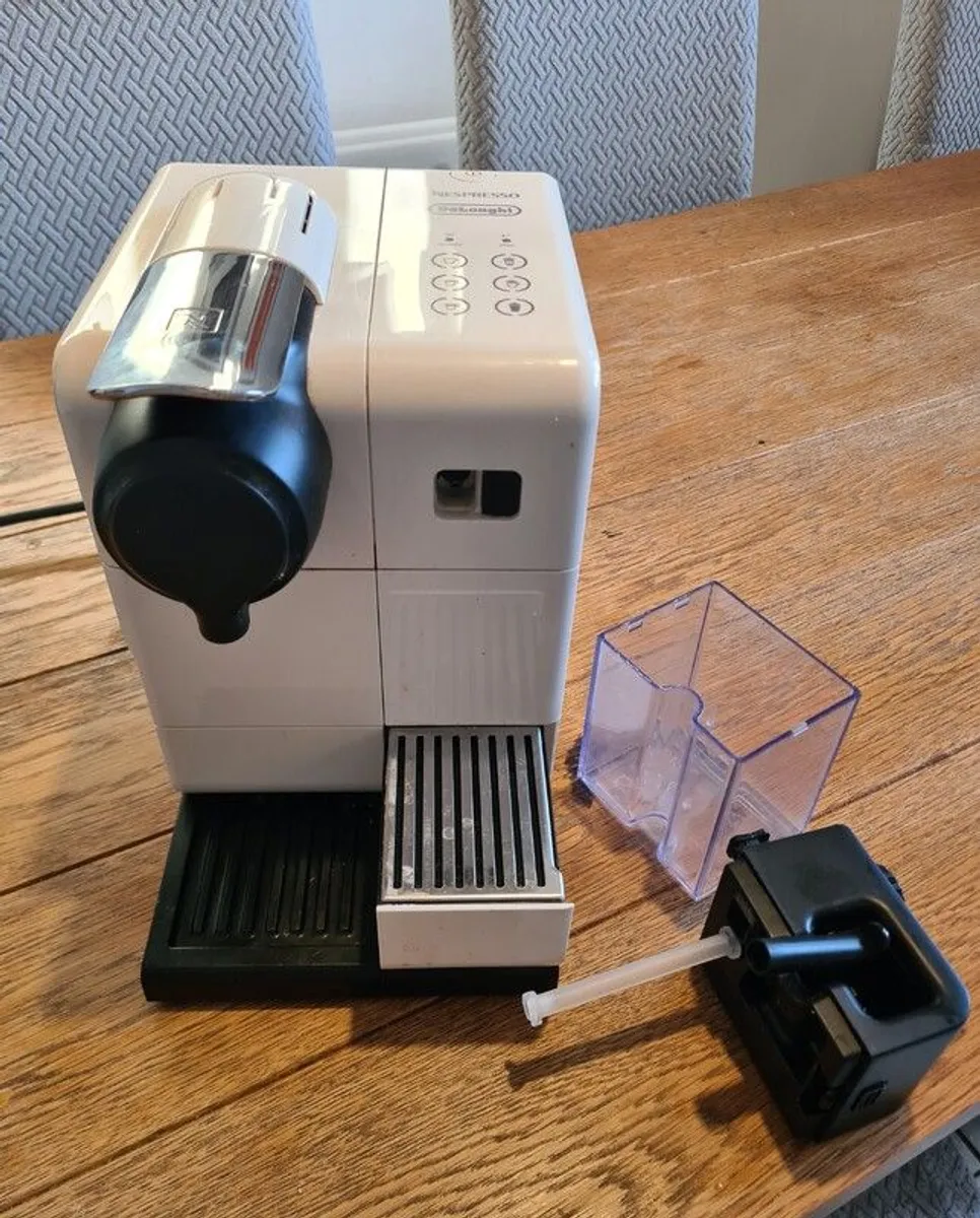 NESPRESSO by De'Longhi Lattissima Touch EN550 - Image 2
