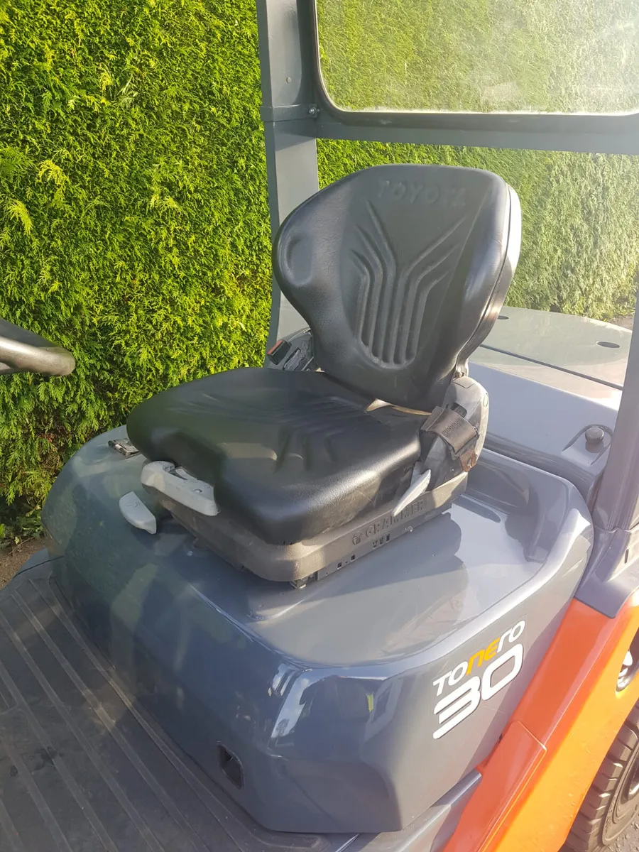 Toyota 3 ton forklift - Image 2