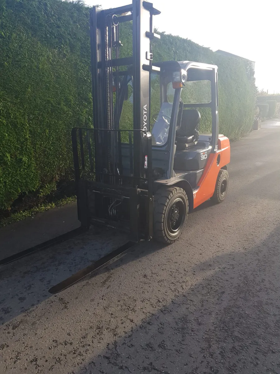 Toyota 3 ton forklift - Image 3