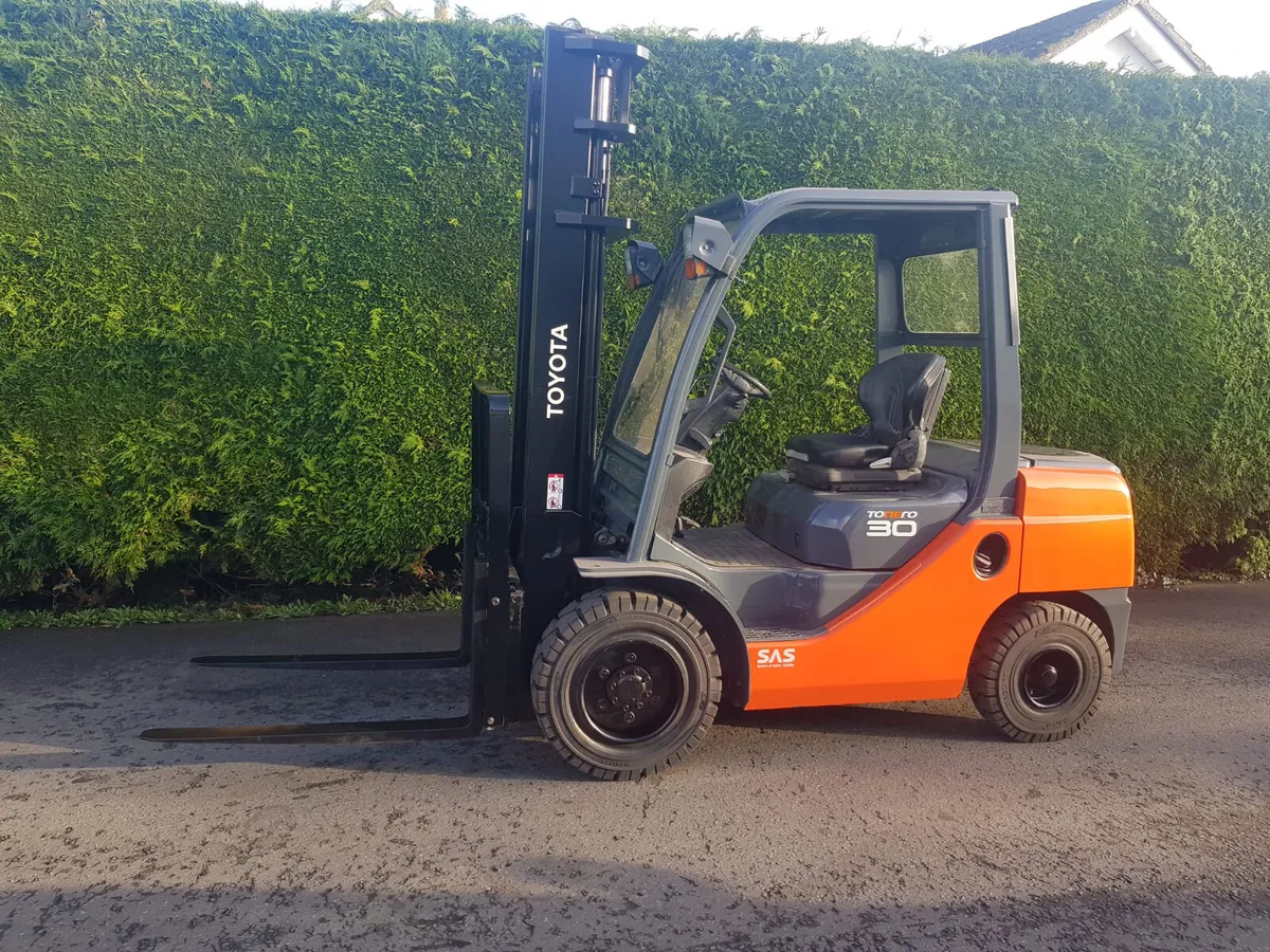Toyota 3 ton forklift - Image 1