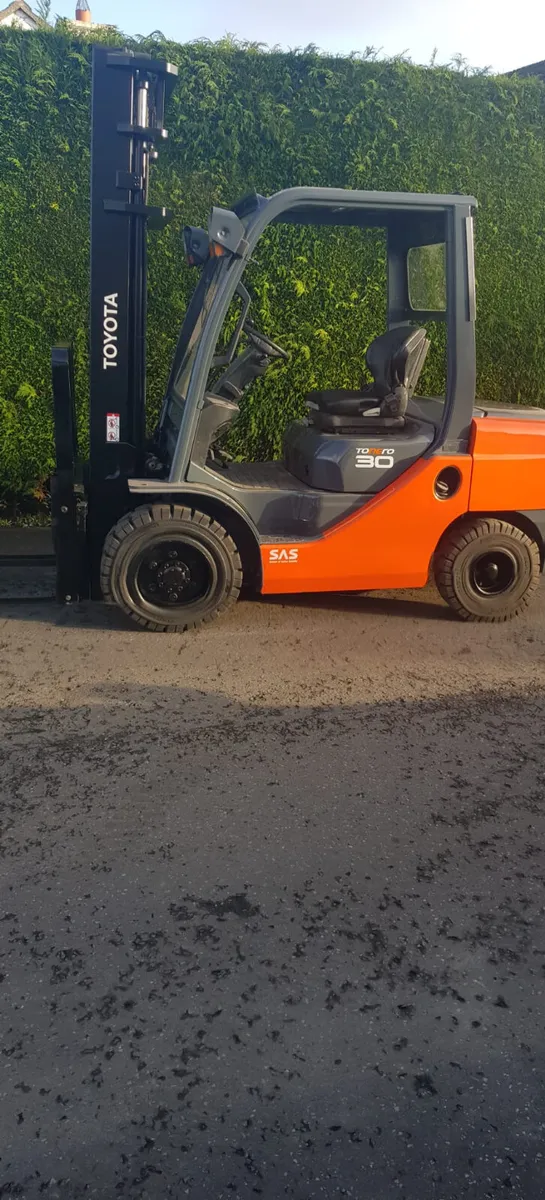 Toyota 3 ton forklift - Image 4