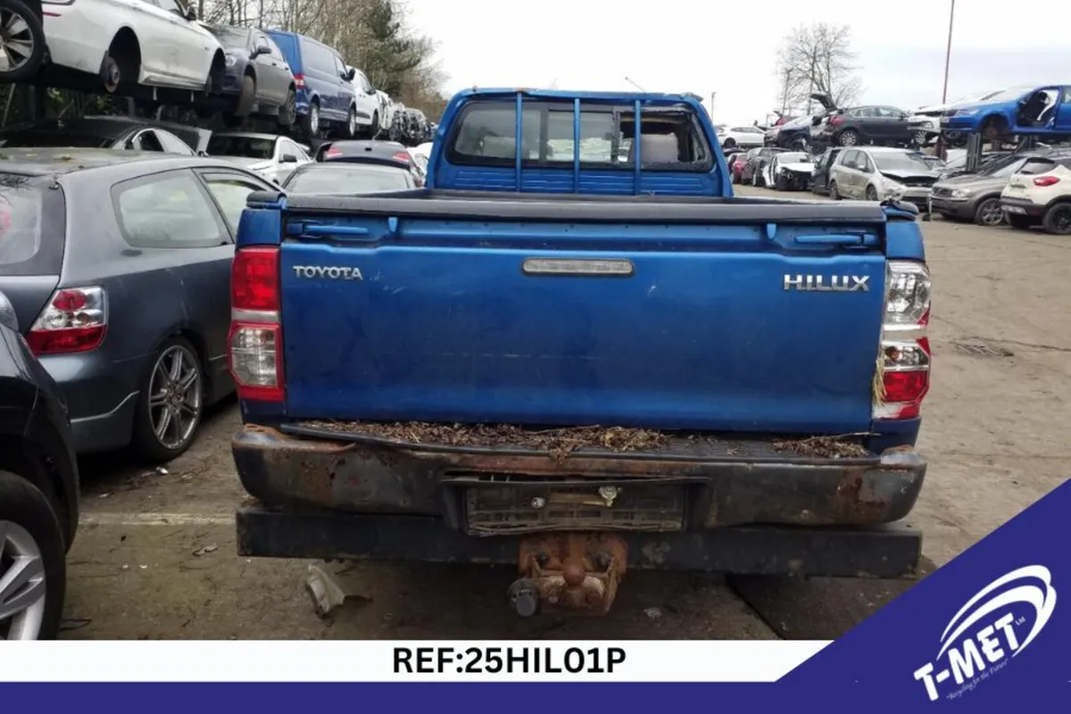 2014 TOYOTA HILUX BREAKING FOR PARTS - Image 2