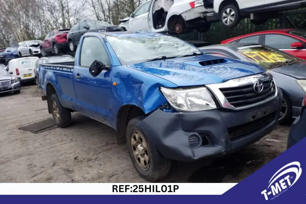 2014 TOYOTA HILUX BREAKING FOR PARTS - Image 4