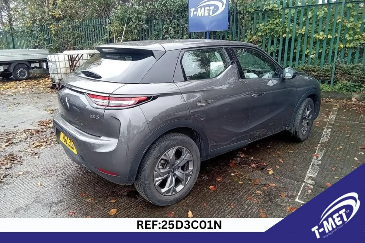 2021 DS 3 CROSSBACK BREAKING FOR PARTS - Image 1