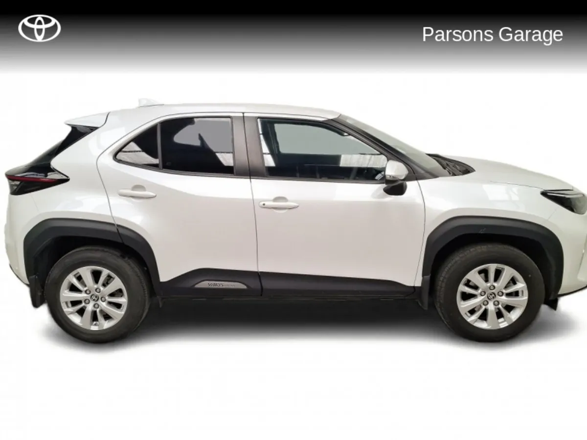 Toyota Yaris CR LUNA 4DR AUTO CROSS - Image 3