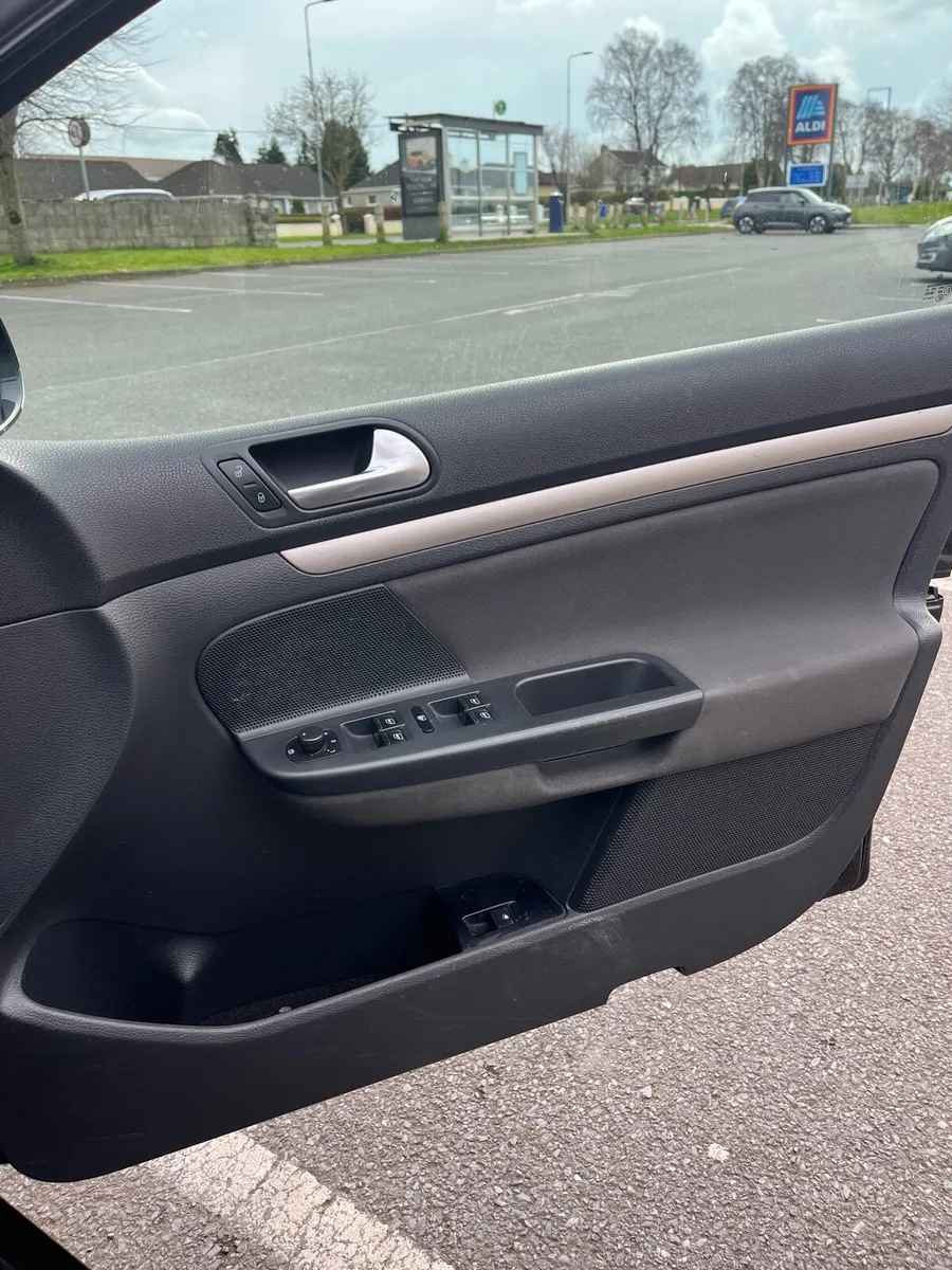 Volkswagen Golf 08 - Image 4