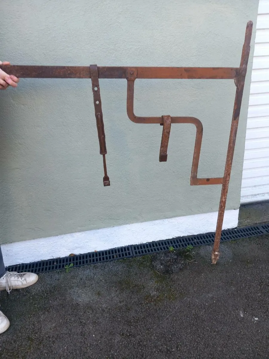 Old Crane and accessories - Image 1
