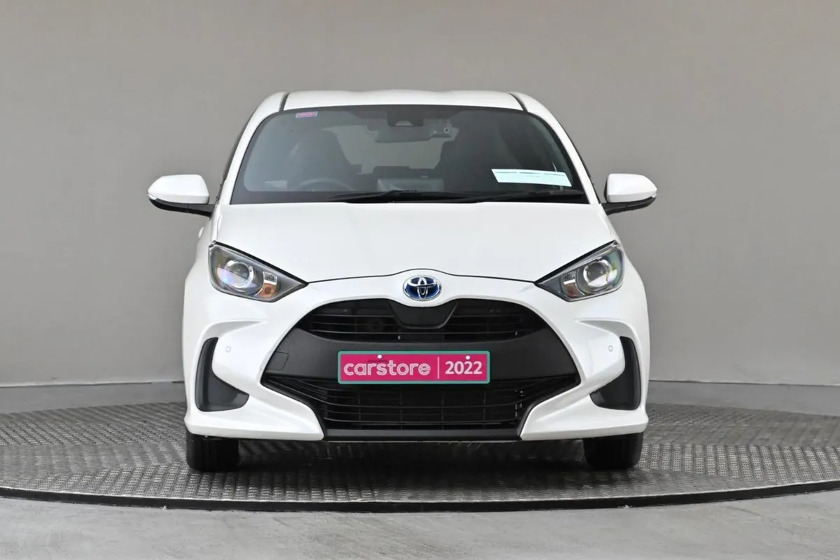 Toyota Yaris 1.5 Petrol Hybrid reverse Cam privac - Image 2