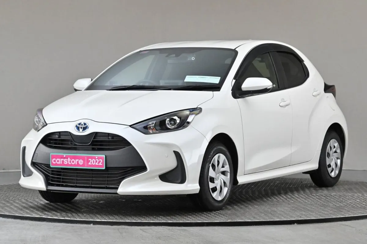 Toyota Yaris 1.5 Petrol Hybrid reverse Cam privac - Image 3
