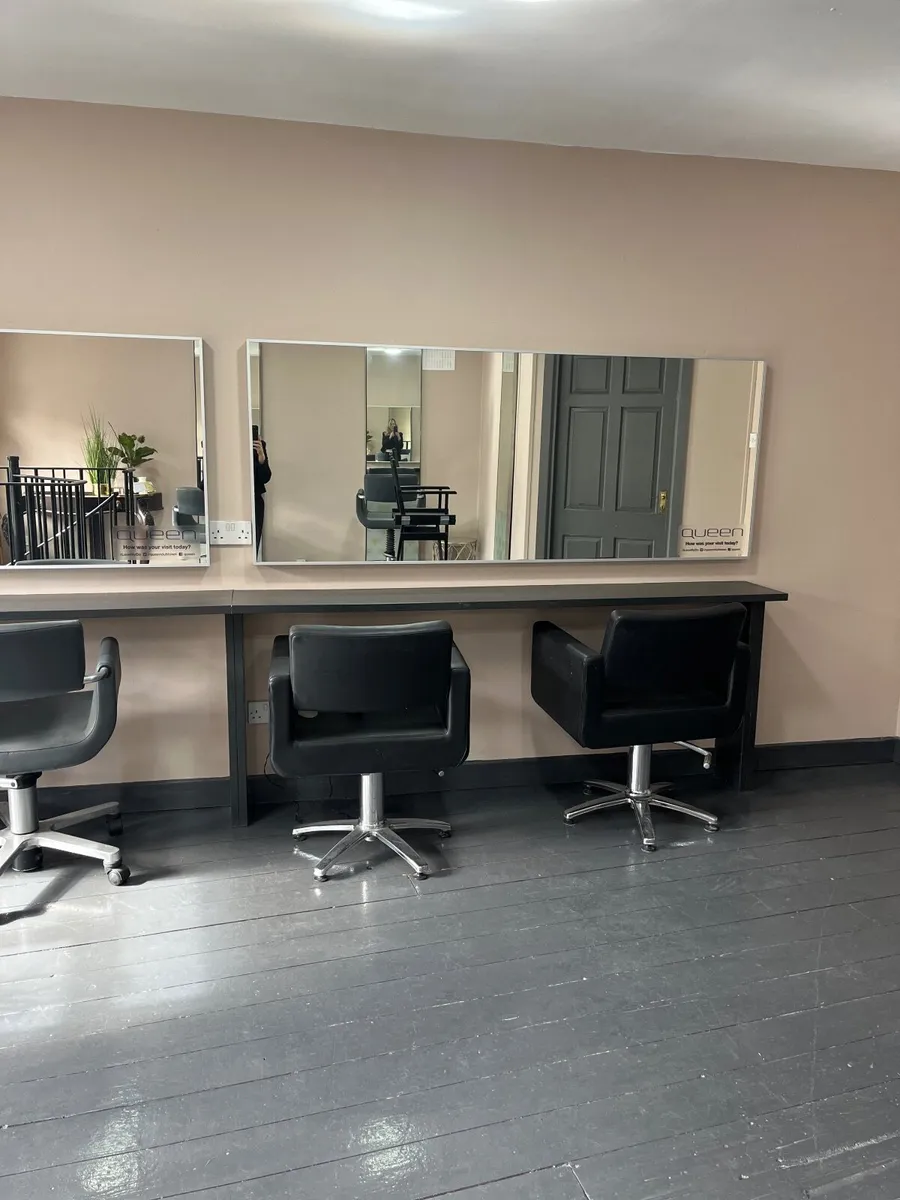 Rent a chaire/space - Image 4