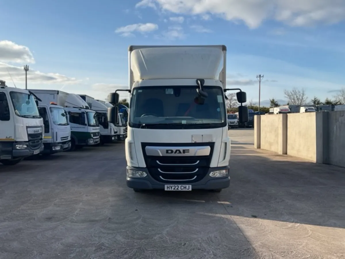 2022 DAF LF180 4x2 Curtainsider - Image 2