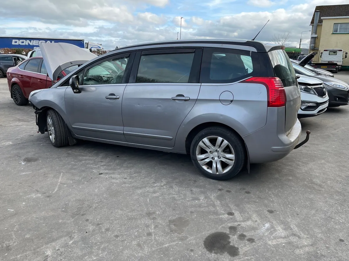 2015 Peugeot 5008 for parts - Image 2