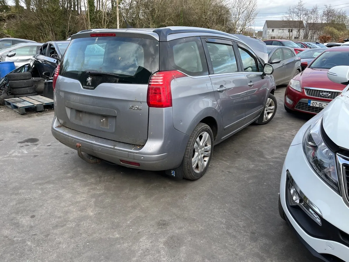 2015 Peugeot 5008 for parts - Image 1