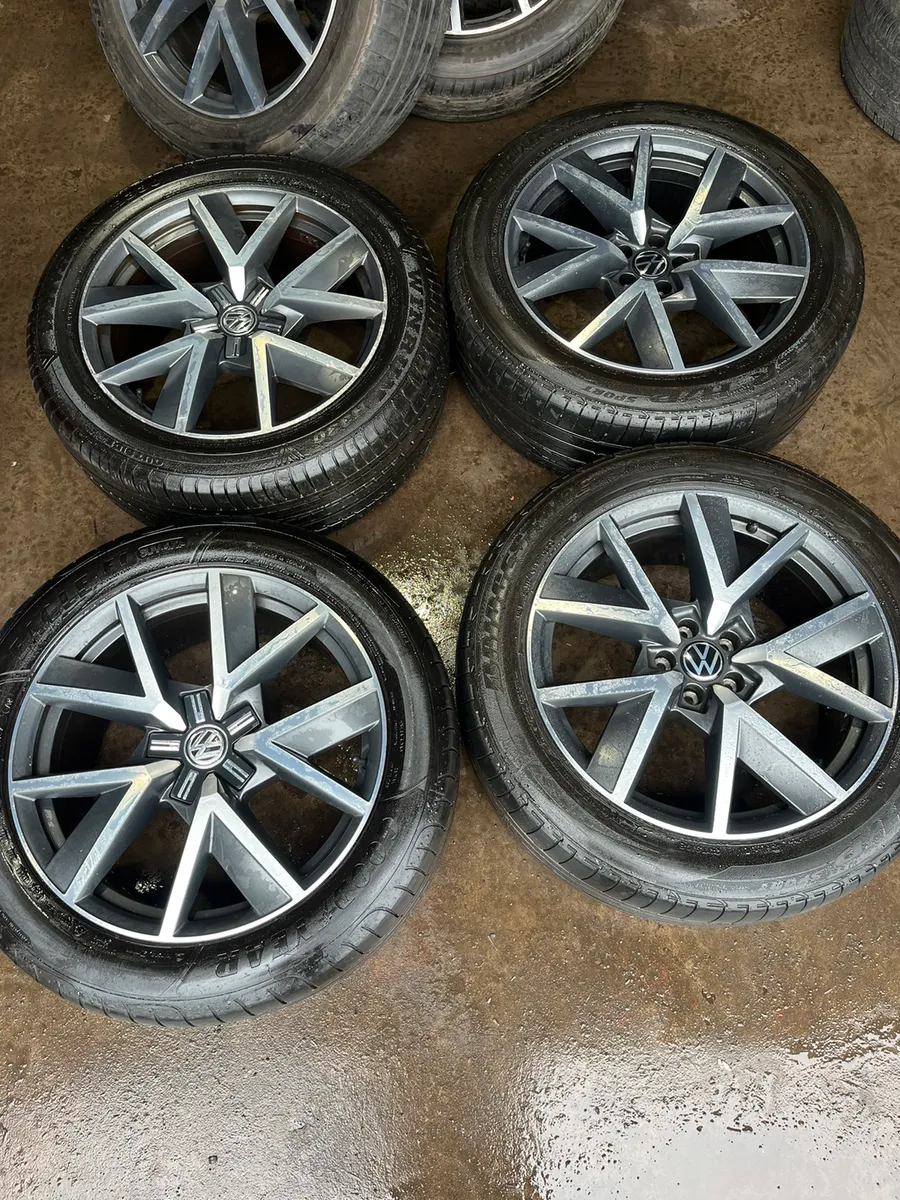 VW toureag R line alloy wheels and tyres