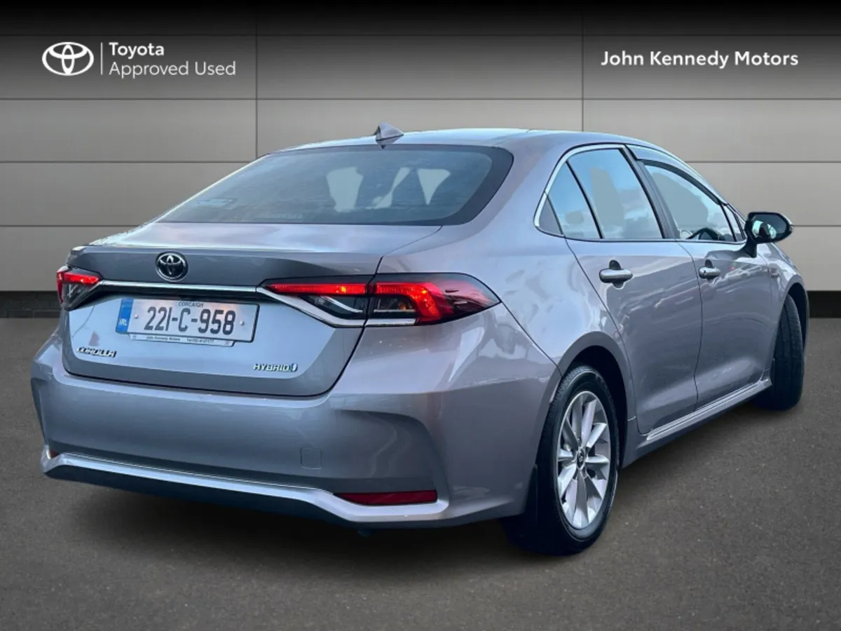 Toyota Corolla HYB LUNA SALOON - Image 2