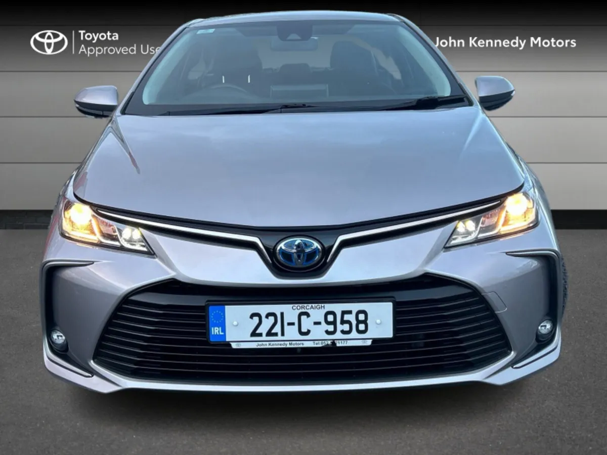 Toyota Corolla HYB LUNA SALOON - Image 3